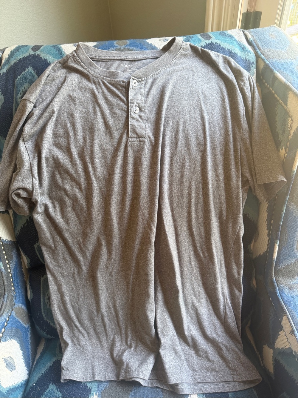 Men's Short-Sleeve Henley Tee in Gray